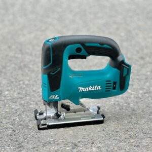 Máy cưa lọng dùng pin 18V Makita DJV186Z